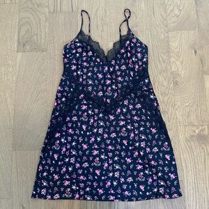 x4 VICTORIAS SECRET BUNDLE Chamise Satin/Lace